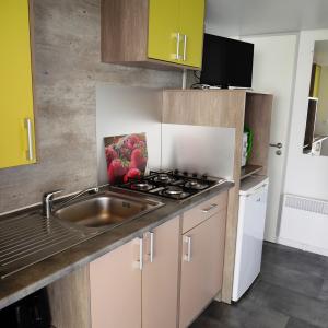 mobil-home-glycine-cuisine-4-personnes-camping-au-gre-des-vents
