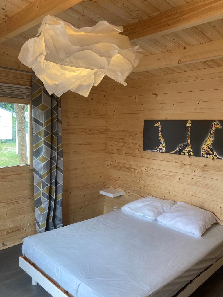 une chambre d'hôtel au camping