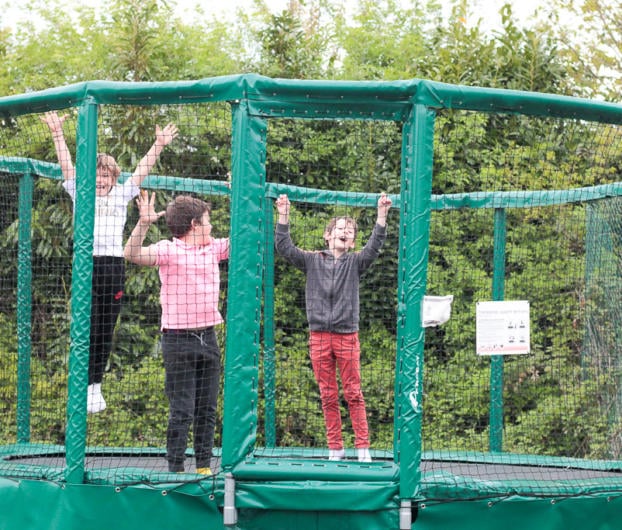 les enfants s'amusent dans notre camping