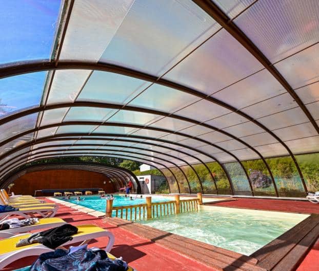 piscine couverte camping rochefort-en-terre
